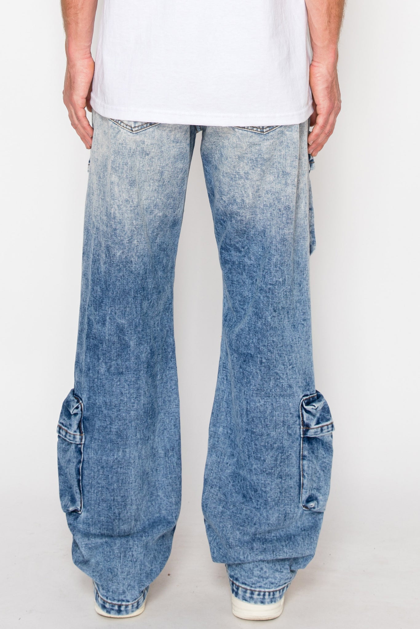 Baggy Fit Faded Wash Cargo Jeans